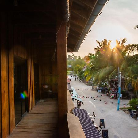 Two Ducks Hotel Koh Rong Sanloem Exterior photo